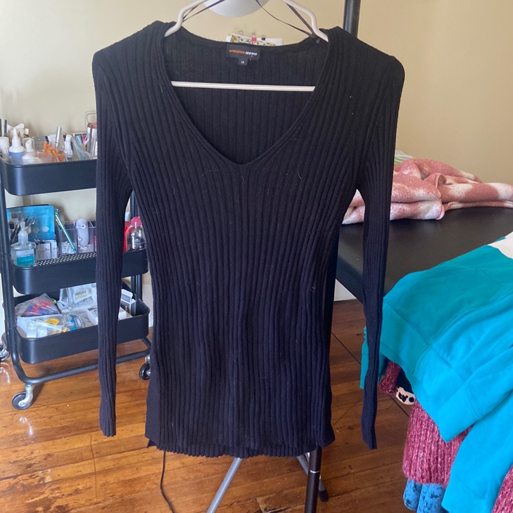Black v neck rubbed long sleeve sweater